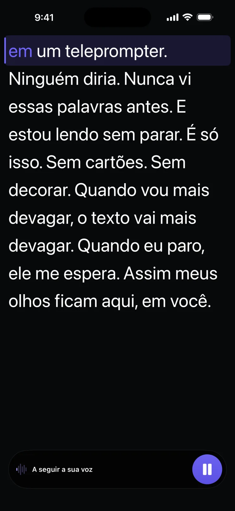 O teleprompter acompanhando uma voz, no começo: a linha de leitura está na primeira linha do roteiro.